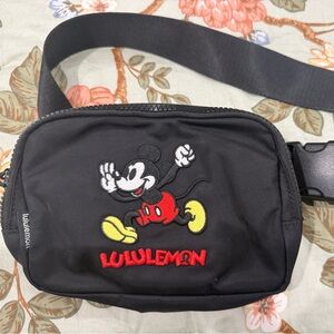 Disney x lululemon
Everywhere Belt Bag 1L Mickey in Motion Graphic